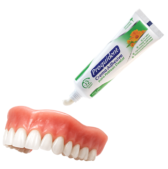 Aplicación de crema adhesiva en prótesis